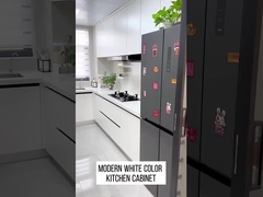 Arredamento di cucina moderno in bianco