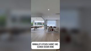 Mobile da cucina minimalista e casa dal design scandiv