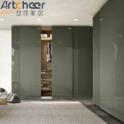 comprare Armadio a porte scorrevoli in finitura in lacca ad alto lucentezza con effetto specchio fabbricazione online