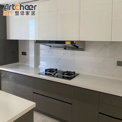 comprare Hotel Design Arredamento da cucina di lusso con pietra di quarzo Tavolo superiore di grado materiale E1 fabbricazione online
