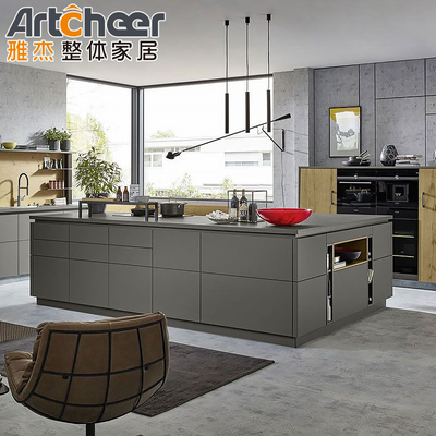 Arredamento da cucina con legno massello in Indonesia