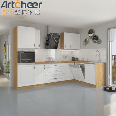 Moderni armadi da cucina e backsplash di pietra artificiale per i banconi di design classico