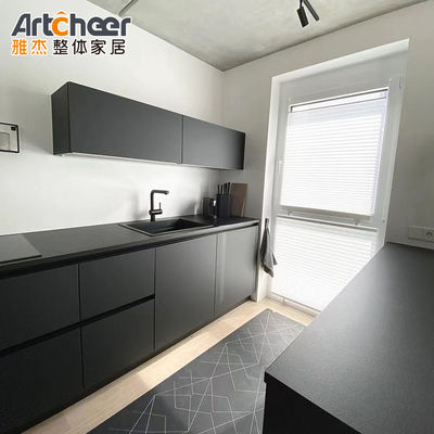 Arredamento di cucina moderno Disegno armadietti allure con maniglie e scaffale per asciugare i piatti